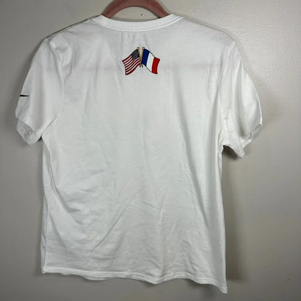 Nike USA Club Eagle Graphic T-Shirt Women's Size Medium